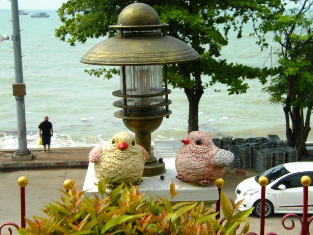 The Red Balcony Inn Pattaya Exterior foto